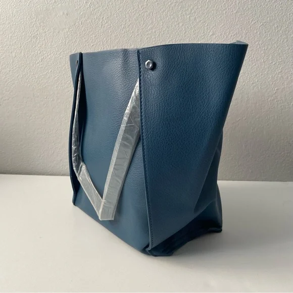 Neiman Marcus Blue Leather Tote bag - Picture 4 of 8